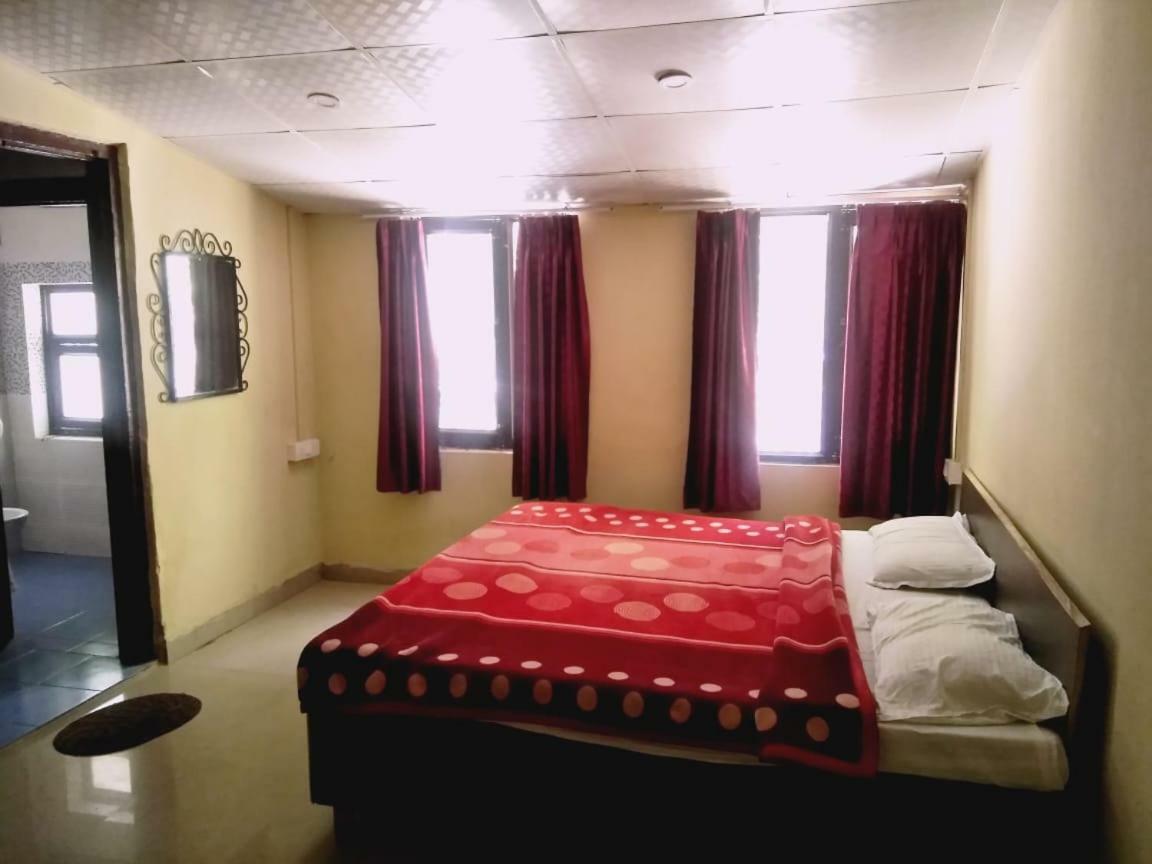 Hotel Gulmarg ムスーリー エクステリア 写真
